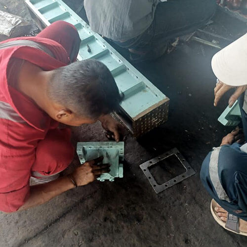 Perbaikan Mesin dan Generator Kapal (2) Perbaikan Mesin dan Generator Kapal (2)